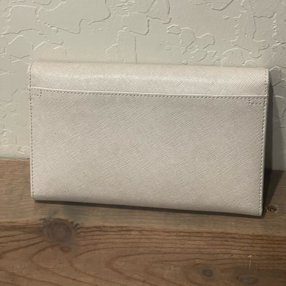 Neiman Marcus Women’s Cream Envelope Checkbook 100% Leather Wallet - Picture 2 of 8